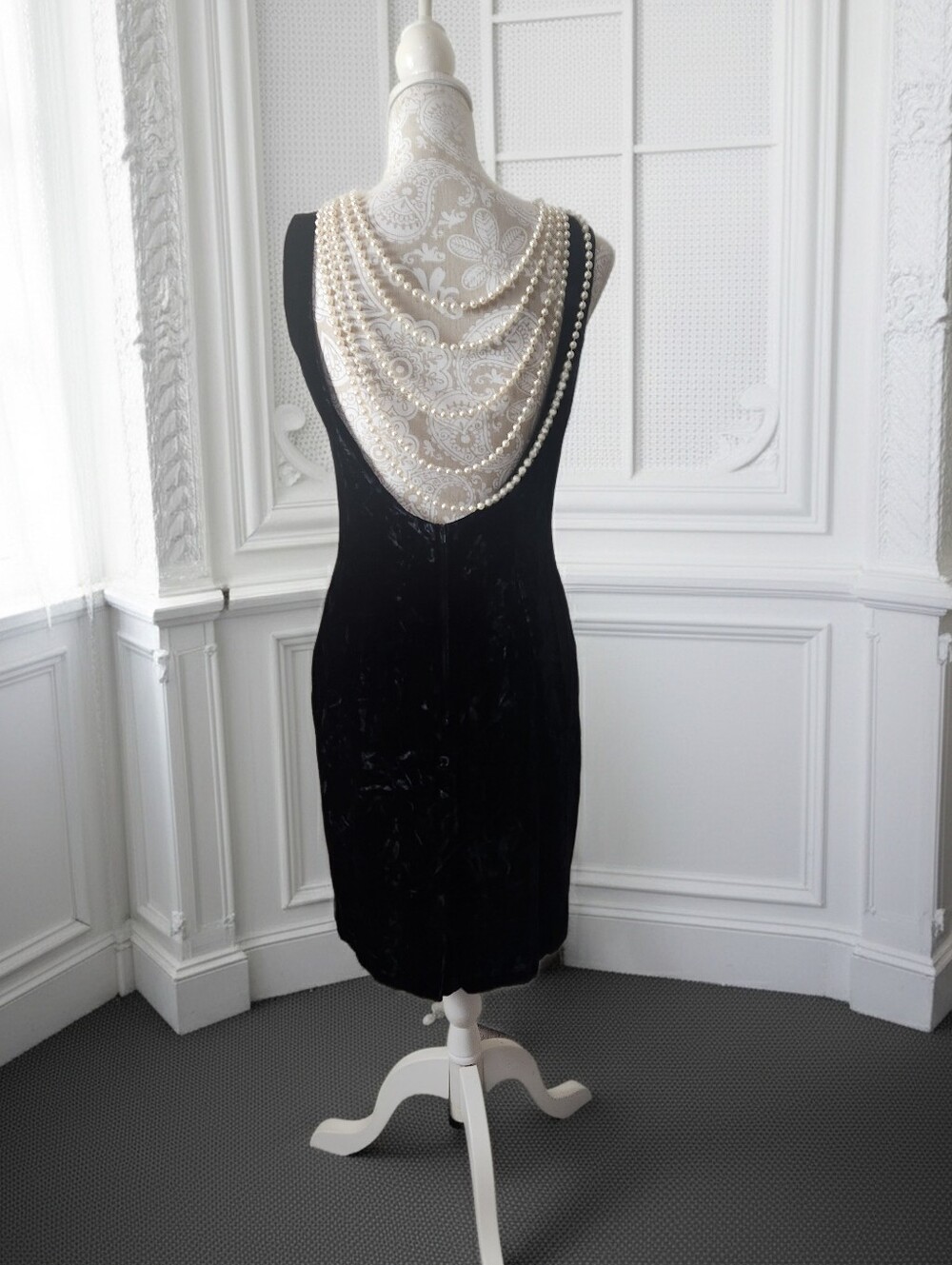 Elegant  Molly Malloy Crushed Black Velvet With Pearl Accent Dress Size 10/12